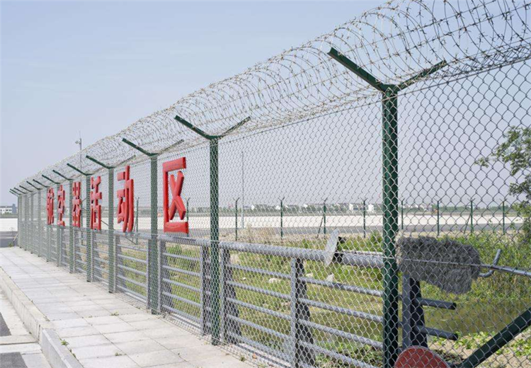 山東鋁包鋼機(jī)場圍欄網(wǎng)圖片2