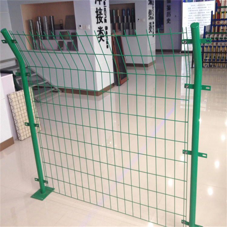 新疆高速公路隔離柵圖片3