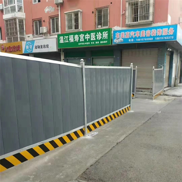 山東彩鋼瓦施工圍擋圖片4