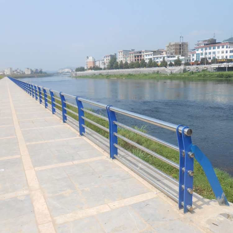 新疆復(fù)合管河道護(hù)欄