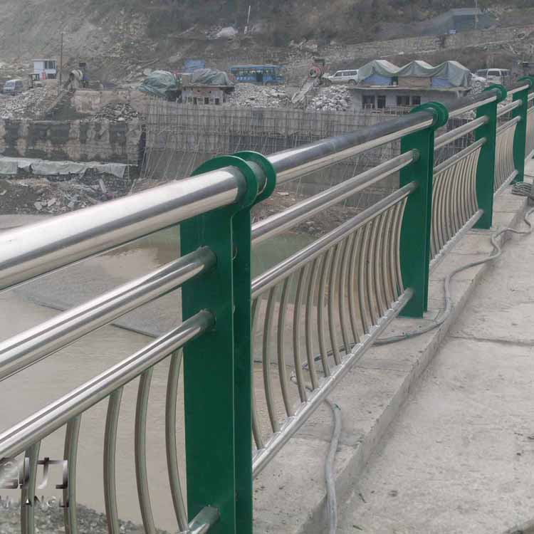 橋梁道路護(hù)欄圖片2
