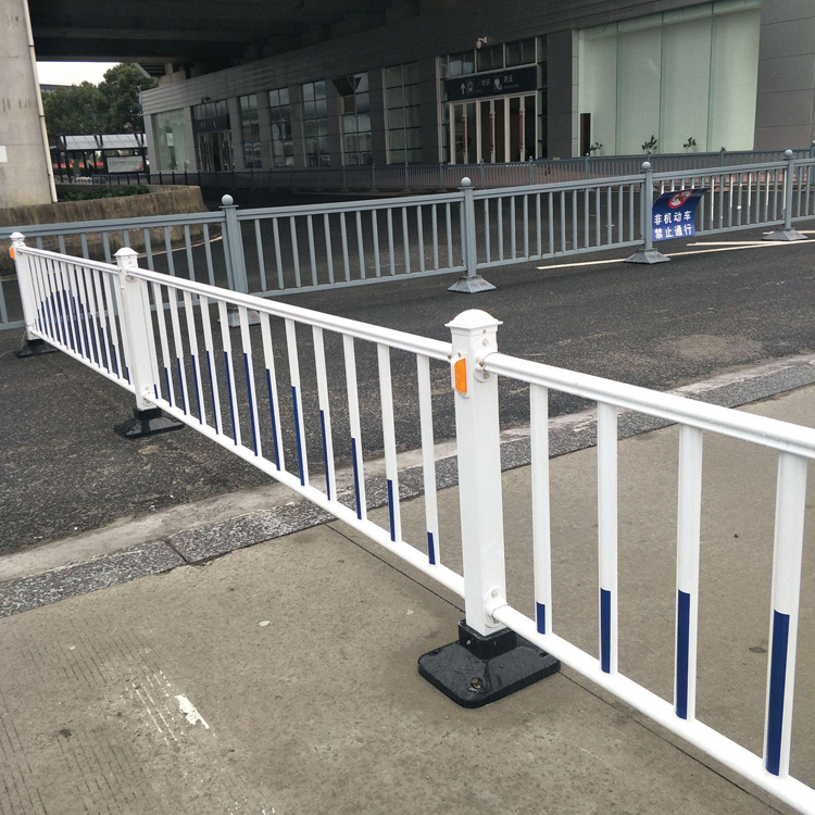 貴州道路中間隔離護(hù)欄