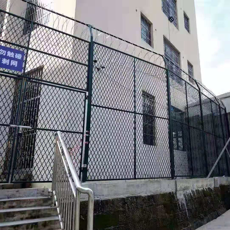 戒備區(qū)鋼網墻圖片3