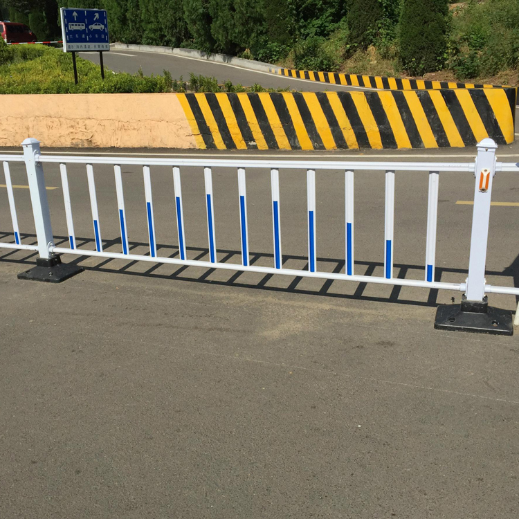 山東道路交通隔離柵圖片3