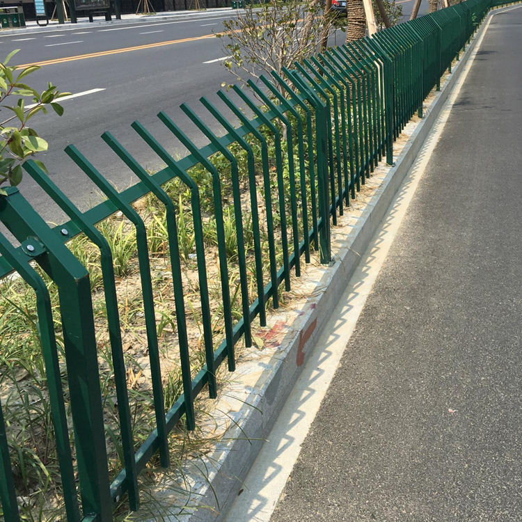 新疆草坪鋅鋼護(hù)欄圖片2
