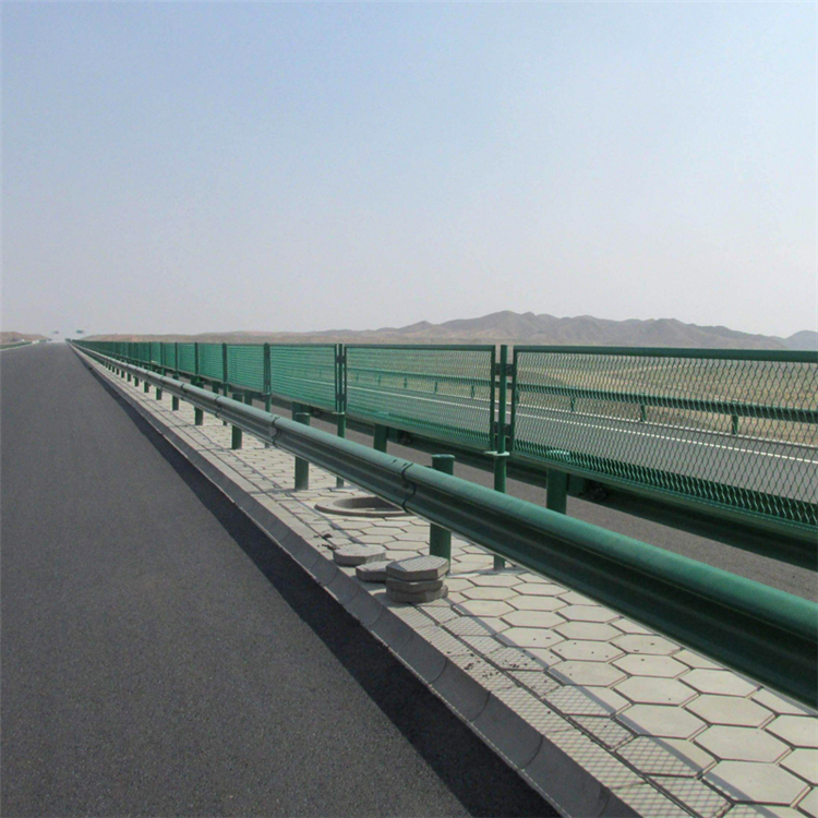 山東高速公路中間防眩網(wǎng)圖片2