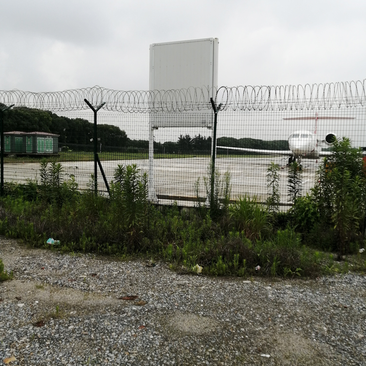 山東機場金屬隔離網(wǎng)安裝圖片4