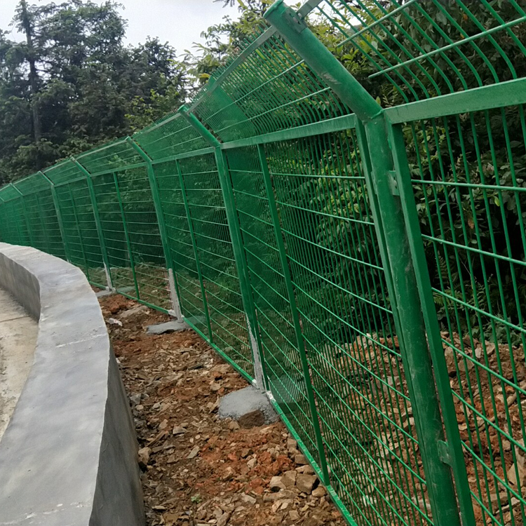 陜西高速公路兩側(cè)防護(hù)隔離柵圖片2