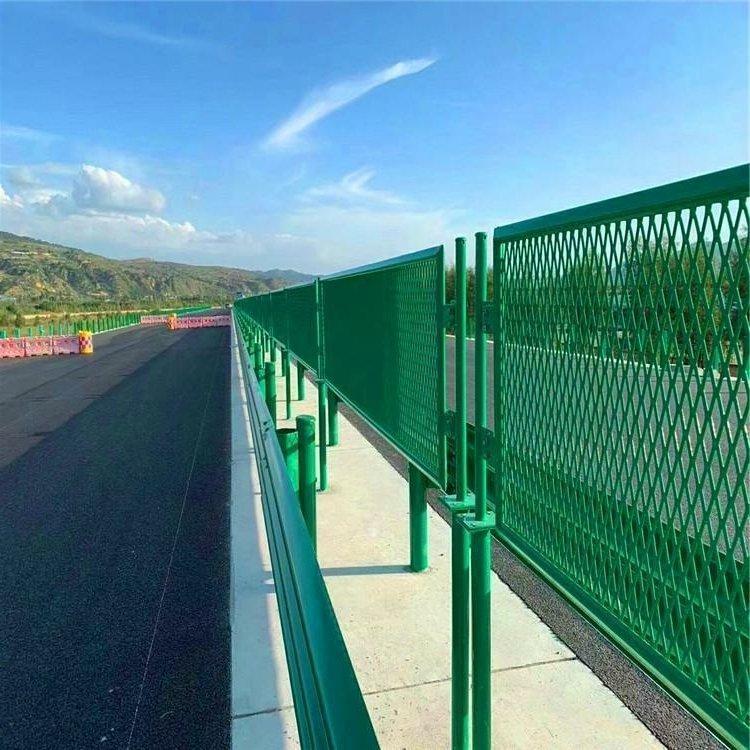 新疆高速公路防眩網(wǎng)保驗(yàn)收?qǐng)D片2