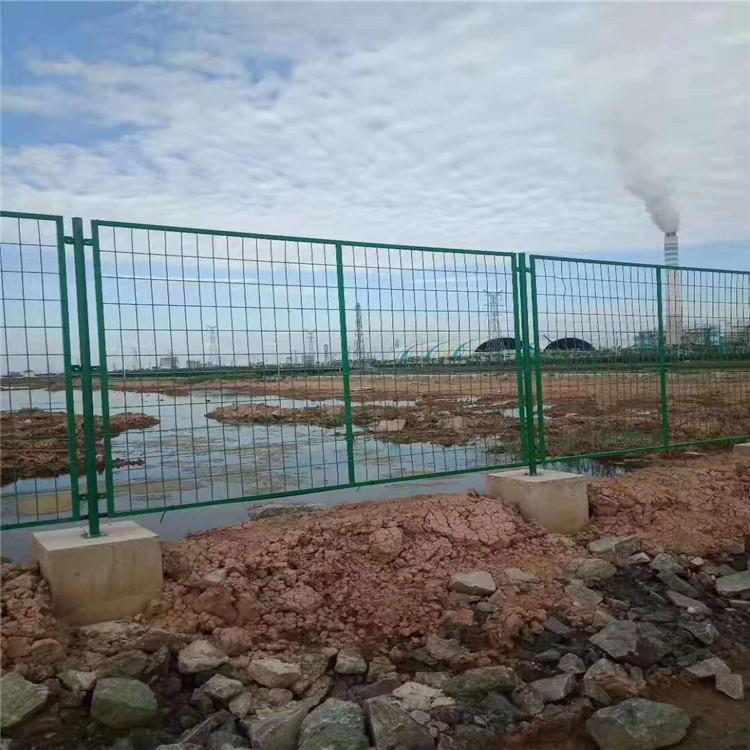 新疆干渠河道防護(hù)金屬隔離柵圖片3