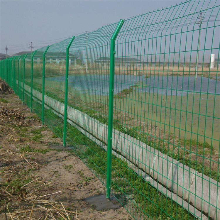 新疆干渠河道防護(hù)金屬隔離柵圖片4