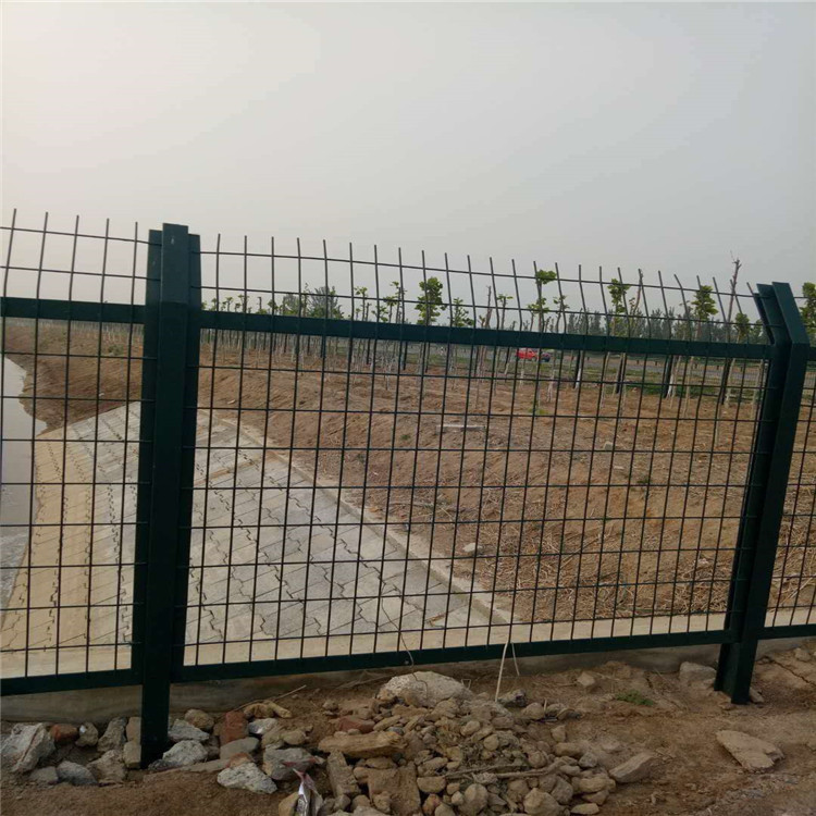 江蘇沿海河道湖泊金屬隔離網(wǎng)設(shè)施建設(shè)圖片2
