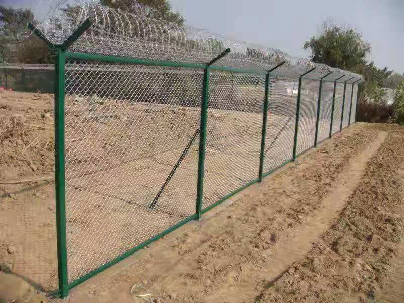 機(jī)場鋁包鋼圍欄以及鋁包鋼刺絲滾籠介紹
