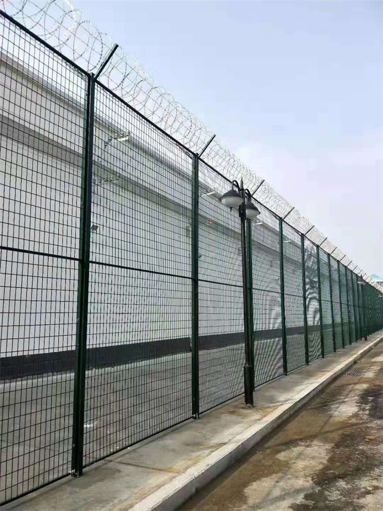 陜西監(jiān)獄防護鋼網墻圖片4