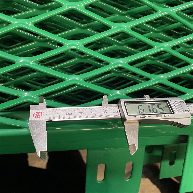 新疆高速公路防眩網(wǎng)護(hù)欄價(jià)格圖片4