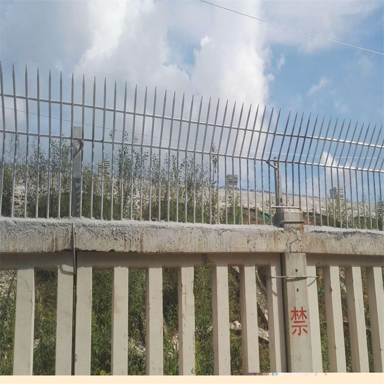 貴州鐵路熱鍍鋅金屬防爬刺圖片5