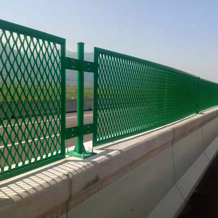 新疆高速公路防眩網(wǎng)護(hù)欄