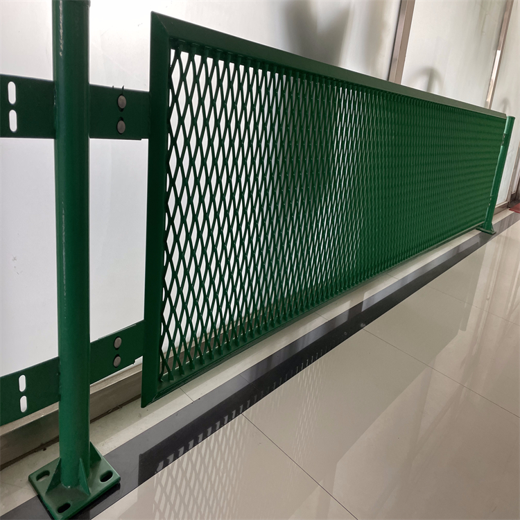陜西高速公路防眩網(wǎng)護(hù)欄圖片6